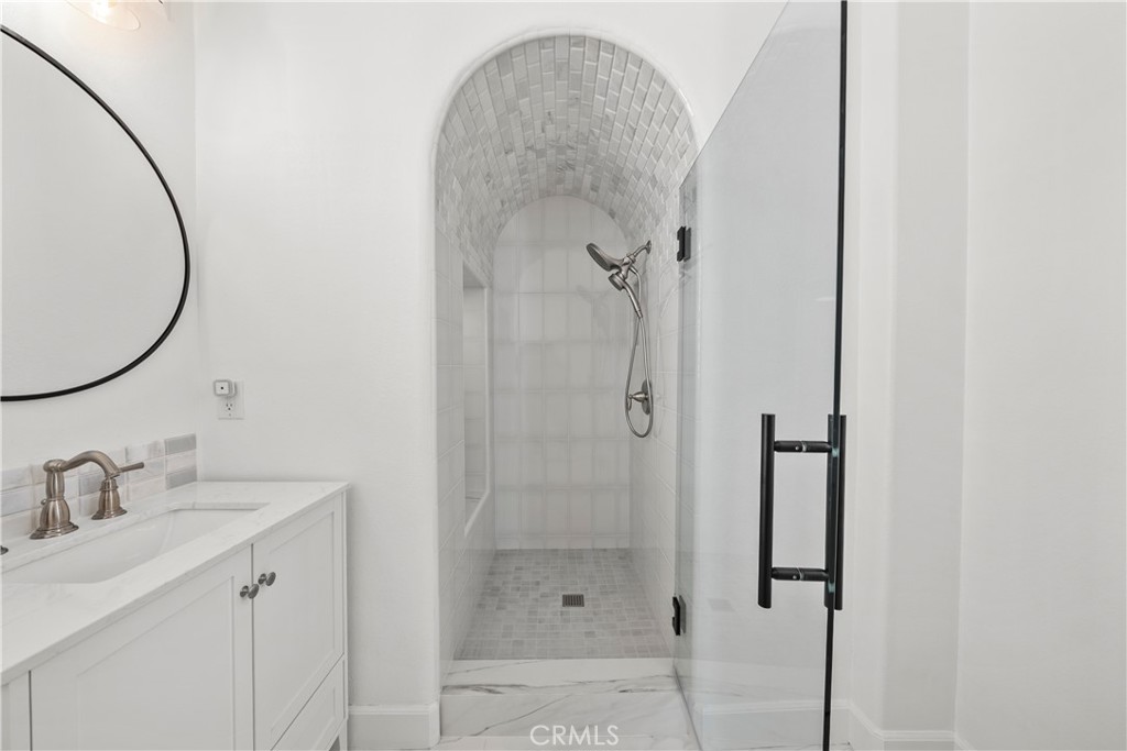https://media.crmls.org/medias/d15c0843-6dea-44e3-a2de-ed11a1b25495.jpg?preset=X-Large