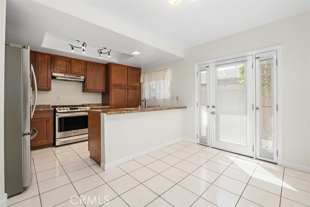 Detail Gallery Image 4 of 15 For 13902 Yorba 9c,  Tustin,  CA 92780 - 2 Beds | 2 Baths