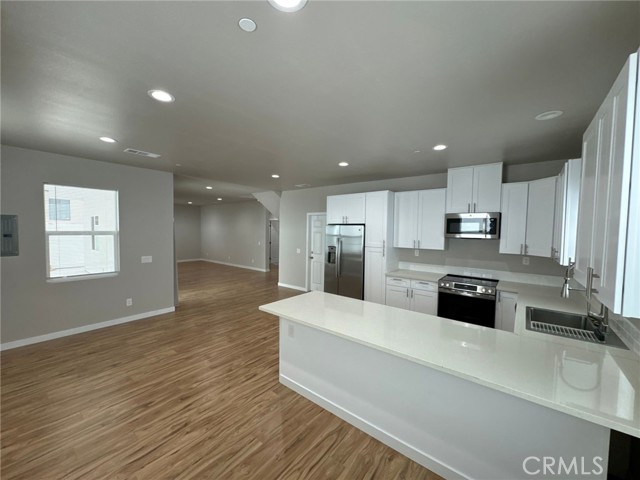 Detail Gallery Image 4 of 26 For 29180 Vacation Dr, Canyon Lake,  CA 92587 - 4 Beds | 3 Baths