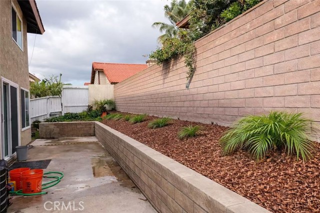 Detail Gallery Image 9 of 10 For 17094 Cambria, Fontana,  CA 92336 - 4 Beds | 2/1 Baths