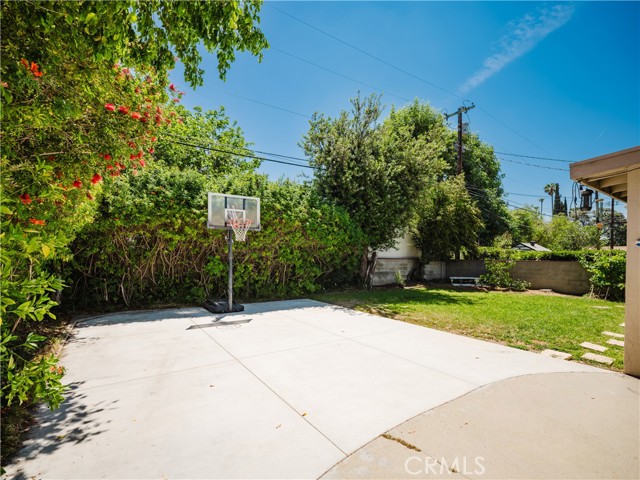 Image 12 of 24 For 10022 Gothic Avenue