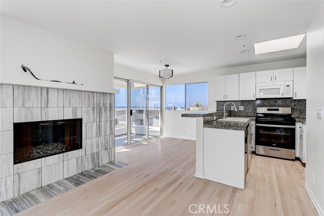 3304 Manhattan Avenue, Manhattan Beach, California 90266, 2 Bedrooms Bedrooms, ,2 BathroomsBathrooms,Residential,Sold,Manhattan,SB23169672