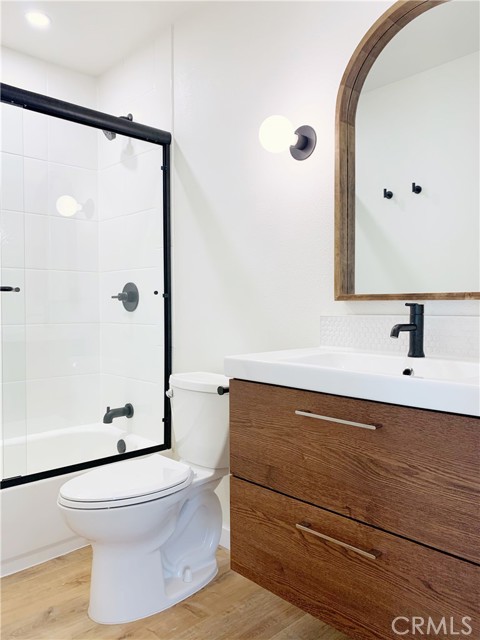 11835 Gale Ave, Hawthorne CA: https://media.crmls.org/medias/d15fef59-6f2b-420f-9e4d-69eb32de10a9.jpg