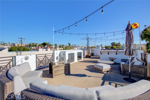 557 3rd St, Hermosa Beach, California 90254, 4 Bedrooms Bedrooms, ,3 BathroomsBathrooms,Residential,Sold,3rd St,SB22066433