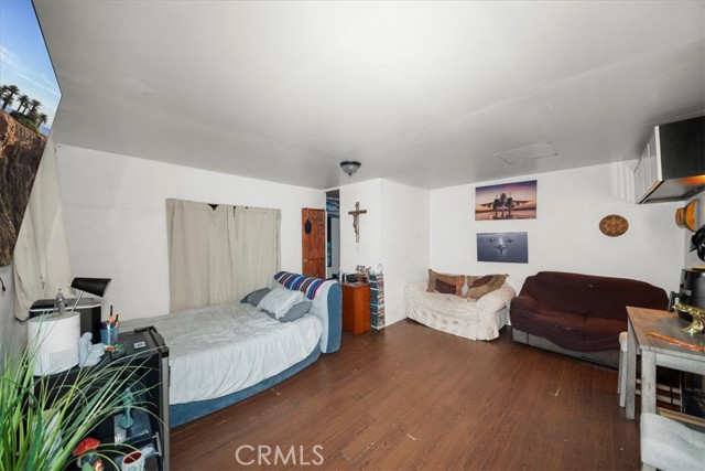 11457 Oxnard Street, North Hollywood CA: https://media.crmls.org/medias/d1602e6c-e066-4d73-a42b-d8074337822d.jpg