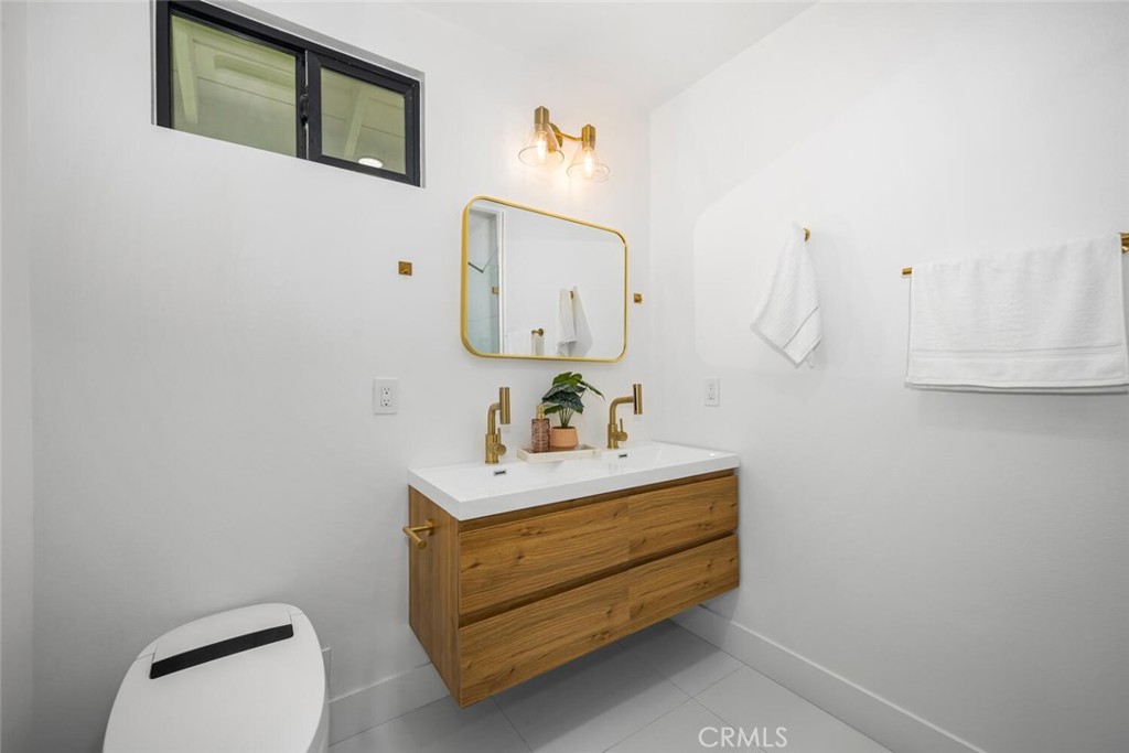 https://media.crmls.org/medias/d1606a0f-4d32-4249-b179-13a39e40db1c.jpg?preset=X-Large