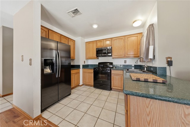 Detail Gallery Image 5 of 42 For 100 Amber Ct, Redlands,  CA 92374 - 3 Beds | 2 Baths