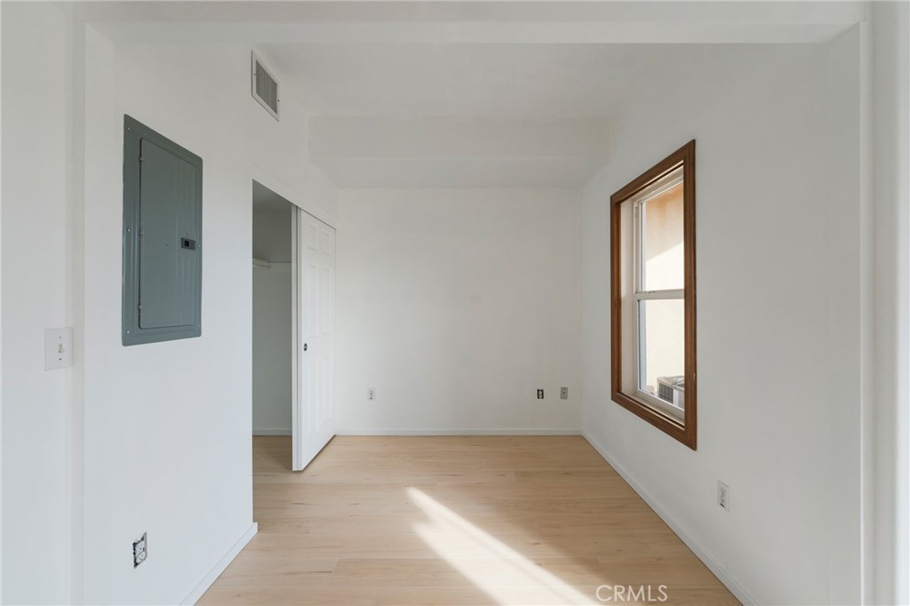 https://media.crmls.org/medias/d16124af-4fd0-42b4-88a6-084be6a38c5e.jpg?preset=X-Large