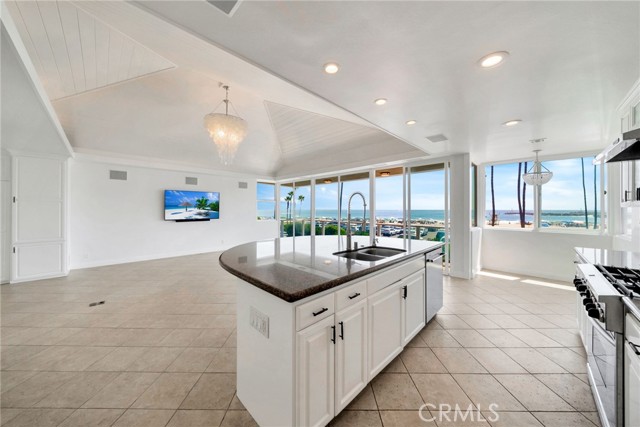 3116 Breakers Drive, Corona del Mar CA: https://media.crmls.org/medias/d1615b1d-cd26-4419-b26d-76170dc0e313.jpg