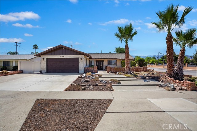 Image 2 for 306 E Rancho Rd, Corona, CA 92879