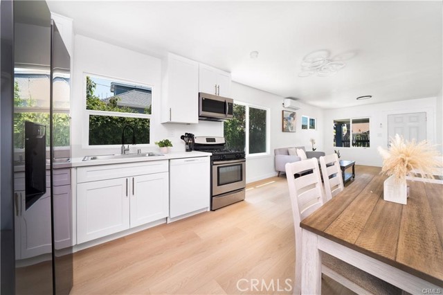 Detail Gallery Image 7 of 11 For 1009 W Myrtle, Santa Ana,  CA 92703 - 2 Beds | 1 Baths