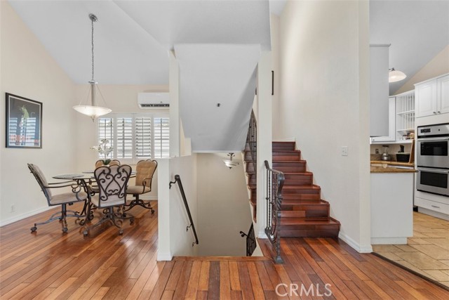 221 Violet Avenue, Monrovia CA: https://media.crmls.org/medias/d16332ef-e75d-49fb-934b-191b23fc2c5f.jpg