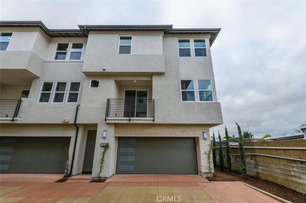 1715 W Bushell