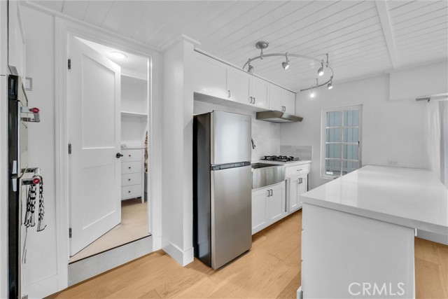 Detail Gallery Image 9 of 23 For 575 Through #B,  Laguna Beach,  CA 92651 - 1 Beds | 1 Baths