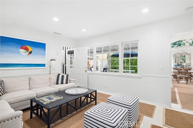 Detail Gallery Image 11 of 25 For 116 Abalone Ave, Newport Beach,  CA 92662 - 4 Beds | 3/2 Baths
