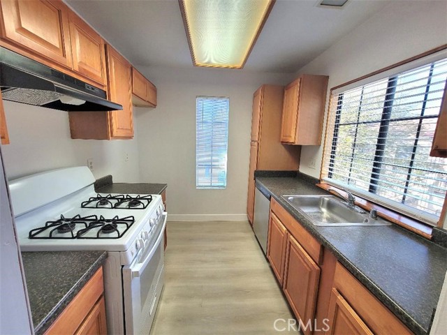Detail Gallery Image 7 of 16 For 2554 Olive Dr #108,  Palmdale,  CA 93550 - 2 Beds | 2 Baths
