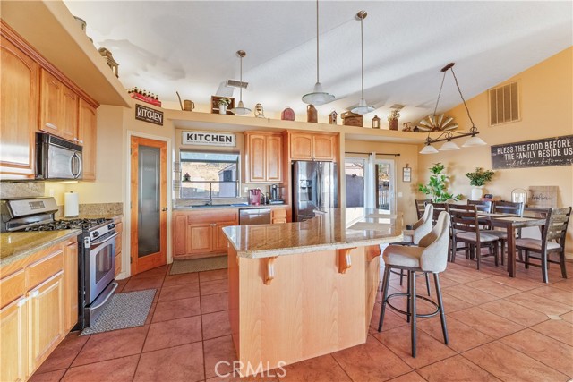 Detail Gallery Image 11 of 43 For 23053 Roundup Way, Apple Valley,  CA 92308 - 3 Beds | 2/1 Baths