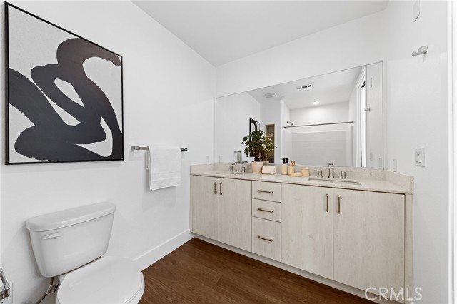 709 E Walnut Street, Pasadena CA: https://media.crmls.org/medias/d165ff95-9f50-450b-9790-e7f3b3bb762d.jpg