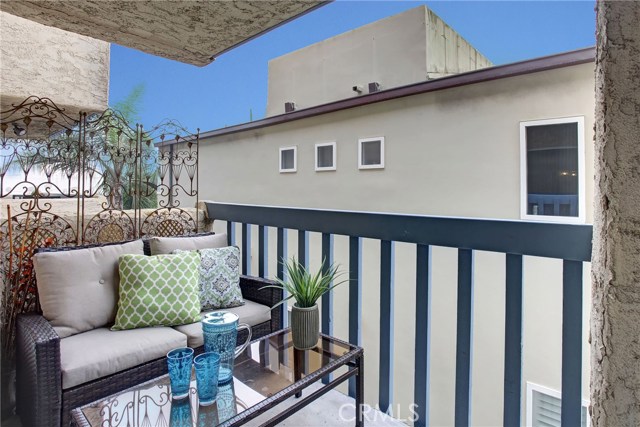 77 15th Street, Hermosa Beach, California 90254, 2 Bedrooms Bedrooms, ,2 BathroomsBathrooms,Residential,Sold,15th,SB17027821