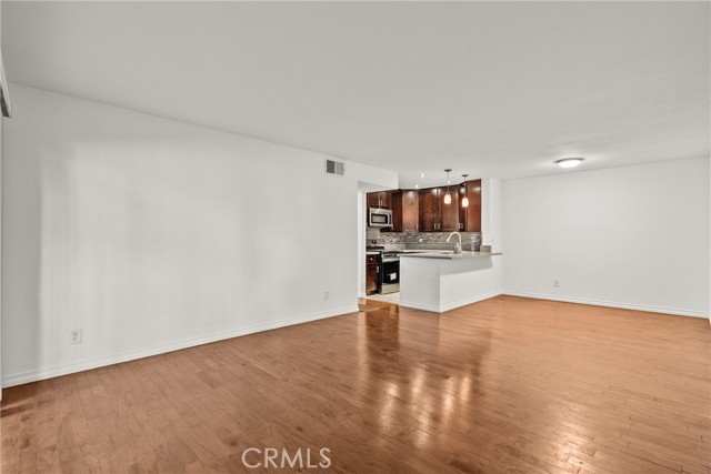 Detail Gallery Image 10 of 40 For 5700 Etiwanda #148,  Tarzana,  CA 91356 - 2 Beds | 1/1 Baths