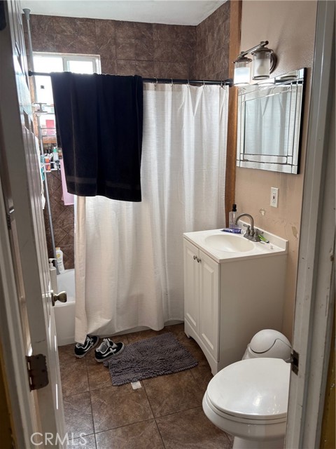 Detail Gallery Image 5 of 5 For 2911 Baltic, Long Beach,  CA 90810 - 3 Beds | 1 Baths