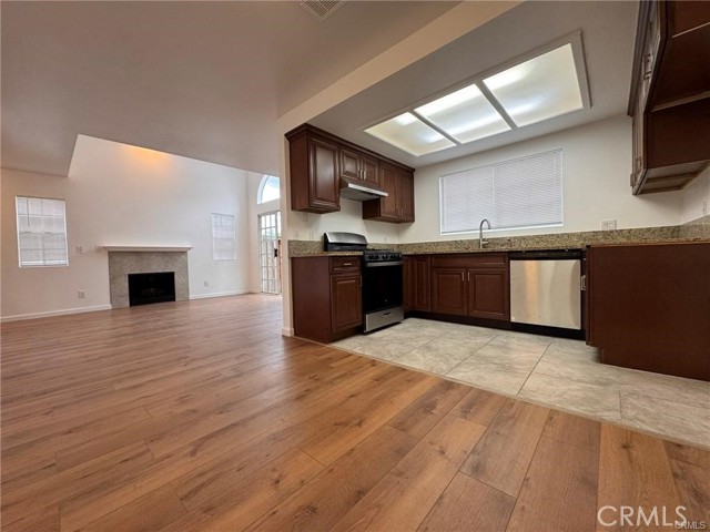 Detail Gallery Image 4 of 7 For 1081 E Grand Ave #20,  Pomona,  CA 91766 - 3 Beds | 2/1 Baths