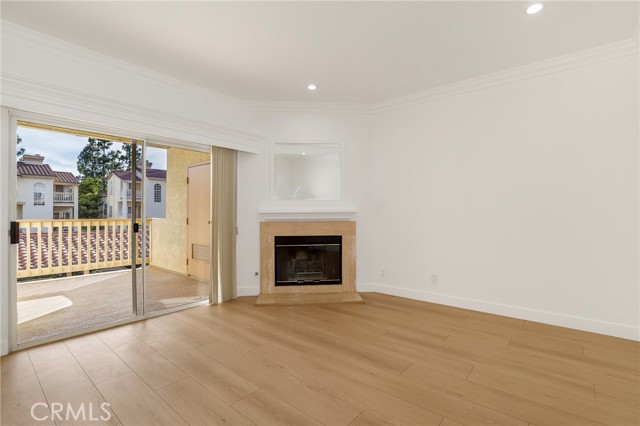 Detail Gallery Image 4 of 36 For 5799 Freebird Ln #102,  Oak Park,  CA 91377 - 2 Beds | 2/1 Baths