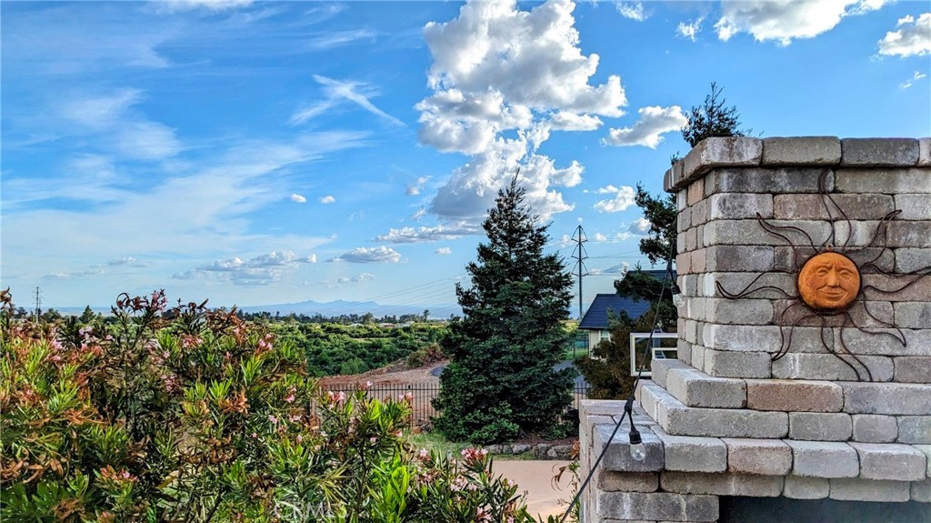 https://media.crmls.org/medias/d1678873-ccab-48e4-b336-094a21897b70.jpg?preset=X-Large