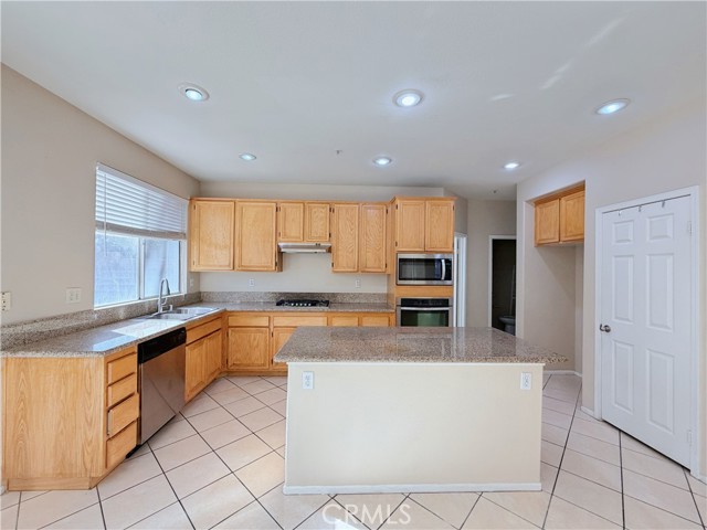 Detail Gallery Image 7 of 36 For 5793 Oakdale Ln, Fontana,  CA 92336 - 5 Beds | 3 Baths