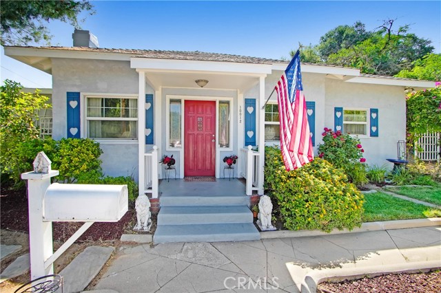 Detail Gallery Image 1 of 1 For 10012 Plainview Ave, Tujunga,  CA 91042 - 3 Beds | 2 Baths