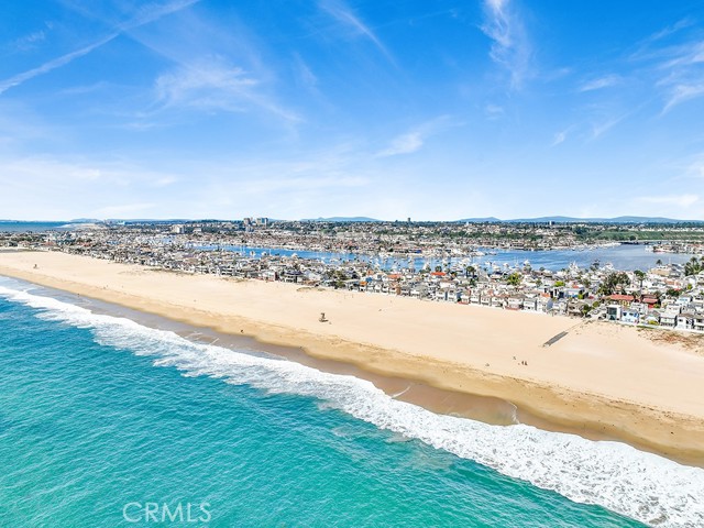Detail Gallery Image 40 of 43 For 200 E Oceanfront, Newport Beach,  CA 92661 - 5 Beds | 4 Baths