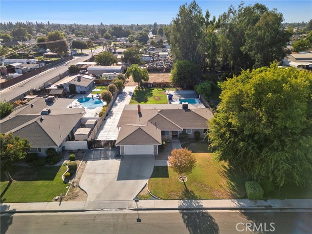 2105 Jason St, Bakersfield CA: https://media.crmls.org/medias/d1695923-4255-4ab4-a97b-87e2711e6525.jpg