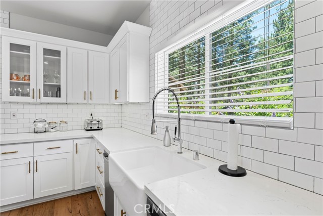 Detail Gallery Image 11 of 44 For 374 Mountainaire Ln, Big Bear Lake,  CA 92315 - 4 Beds | 3 Baths