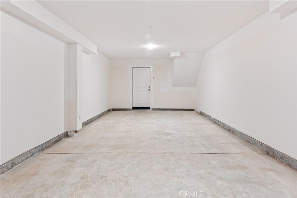 https://media.crmls.org/medias/d16bd7af-18e9-4666-b70e-bd65bb8273c0.jpg?preset=X-Large