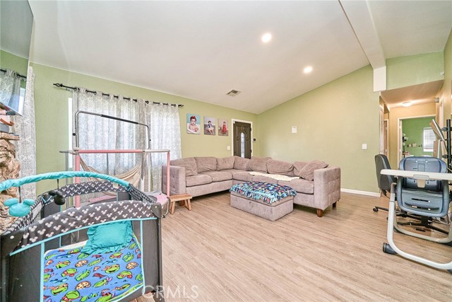 Detail Gallery Image 10 of 26 For 43659 Ponderosa, Lancaster,  CA 93535 - 3 Beds | 2 Baths