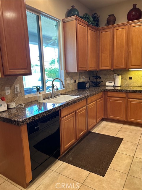 17 Bellisimo Court, Rancho Mirage CA: https://media.crmls.org/medias/d16c0254-b5ff-4b6d-ab5d-801ff93f192b.jpg