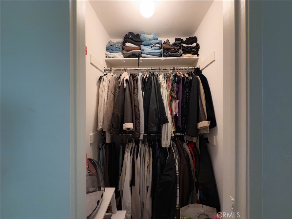 https://media.crmls.org/medias/d16c97a0-db93-4767-88fc-b52c3d73482e.jpg?preset=X-Large