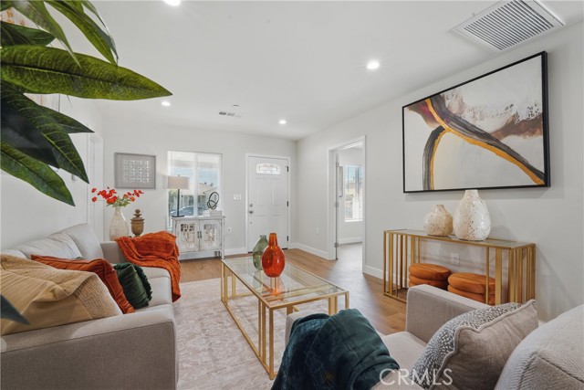 8142 Vantage Avenue, North Hollywood CA: https://media.crmls.org/medias/d16caf3e-60cd-43c5-ac2d-2d612d9f119d.jpg