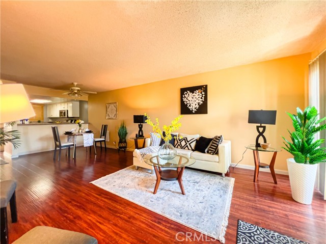 Detail Gallery Image 8 of 21 For 620 W Hyde Park Bld #103,  Inglewood,  CA 90302 - 2 Beds | 2 Baths