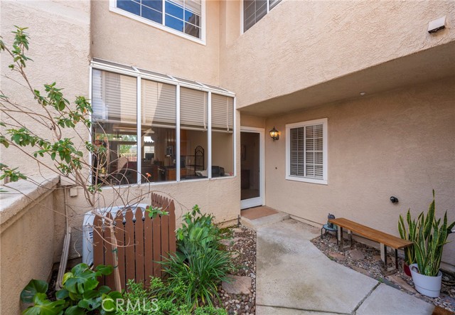 Detail Gallery Image 10 of 42 For 620 Ivywood Ln #F,  Simi Valley,  CA 93065 - 3 Beds | 2/1 Baths