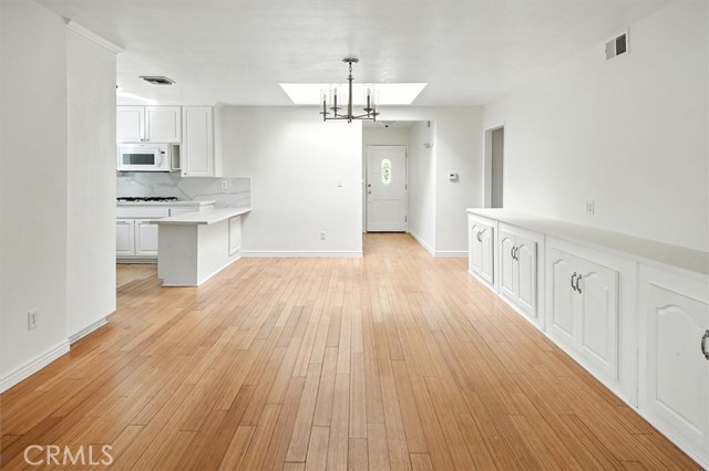 8846 Laramie Avenue, Winnetka CA: https://media.crmls.org/medias/d16daa0f-c917-4906-9234-b553cceec875.jpg