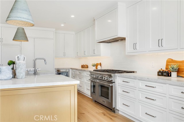 Detail Gallery Image 11 of 46 For 1759 Glenneyre St, Laguna Beach,  CA 92651 - 5 Beds | 5/1 Baths