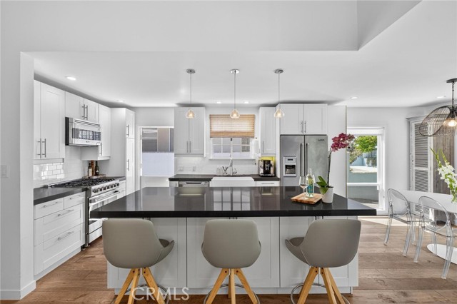 Detail Gallery Image 10 of 26 For 768 26th St, Manhattan Beach,  CA 90266 - 3 Beds | 2 Baths
