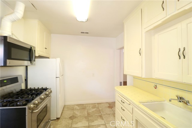 622 Center Street, Costa Mesa CA: https://media.crmls.org/medias/d16eeb2c-2227-4d8b-b3a7-33b1d5ec608f.jpg