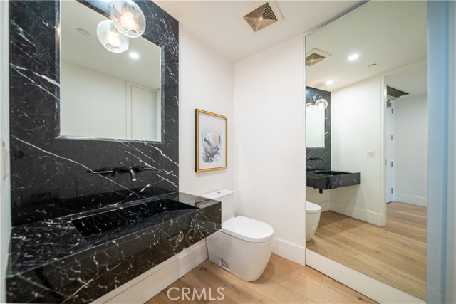 6250 Hollywood Boulevard, Los Angeles CA: https://media.crmls.org/medias/d16f47d7-dfee-44c9-beb1-1d5a8b507e26.jpg