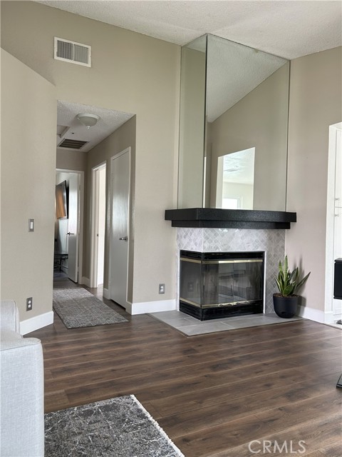 Detail Gallery Image 2 of 34 For 14241 Elizabeth Ct, Fontana,  CA 92337 - 2 Beds | 2 Baths