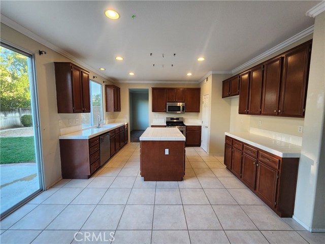 Detail Gallery Image 2 of 21 For 6836 Red Cardinal Ct, Corona,  CA 92880 - 4 Beds | 2/1 Baths