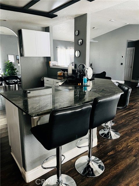 Detail Gallery Image 9 of 16 For 16315 Winona, Victorville,  CA 92395 - 4 Beds | 3 Baths