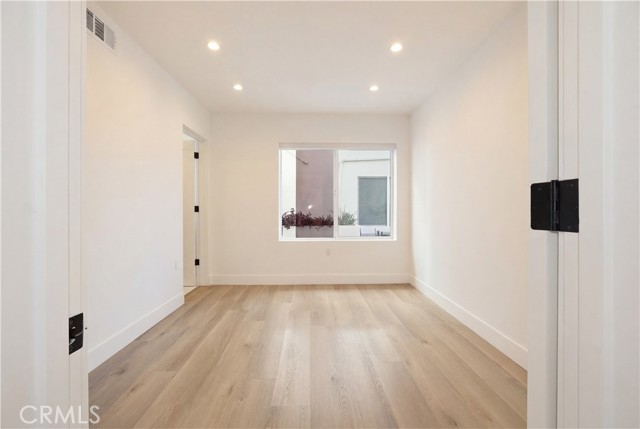 Detail Gallery Image 15 of 18 For 21721 Hart, Canoga Park,  CA 91303 - 3 Beds | 2 Baths