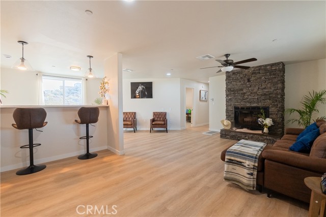 Detail Gallery Image 4 of 20 For 40004 171st, Palmdale,  CA 93591 - 4 Beds | 2 Baths